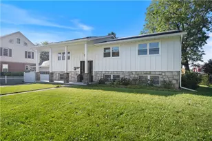 422 Belvidere St, Nazareth Boro, PA 18064 - Photo 2