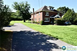 3523 Mountain View Dr, Lehigh Township, PA 18038 - Photo 4