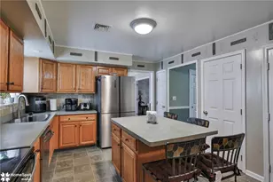 5016 Foxrun Ln, Whitehall Township, PA 18052 - Photo 22