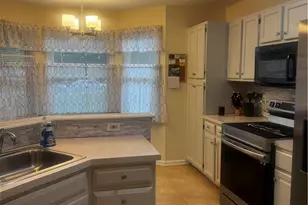 302 Oxford Pl, Macungie Boro, PA 18062 - Photo 6