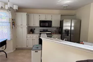 302 Oxford Pl, Macungie Boro, PA 18062 - Photo 8