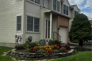 302 Oxford Pl, Macungie Boro, PA 18062 - Photo 2