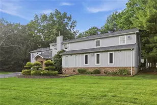 1555 Longleaf Dr, Chestnuthill Twp, PA 18330 - Photo 2