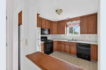 916 Cold Spring Road #4, Lower Macungie Township, PA 18103 - Photo 2