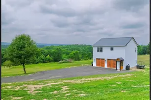 360 Sunset Dr, Upper Mt Bethel Twp, PA 18013 - Photo 2