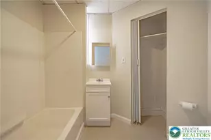 924 S 8th St, Allentown City, PA 18103 - Photo 24