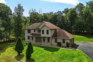 192 Waverly Dr, East Stroudsburg, PA 18302 - Photo 2