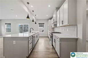 817 Hendon Ln, North Catasauqua Bor, PA 18032 - Photo 14