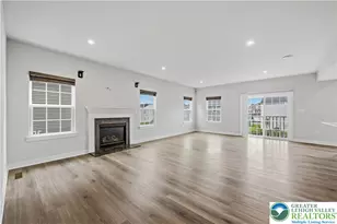 817 Hendon Ln, North Catasauqua Bor, PA 18032 - Photo 10
