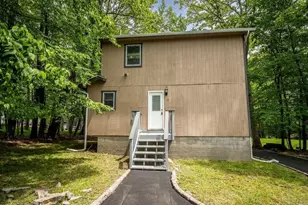 132 Cottonwood Ct, Milford, PA 18337 - Photo 2
