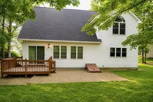 6 Deerfield Dr, Mount Pocono Boro, PA 18344 - Photo 2