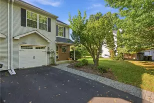 4932 Tall Cedar Ct, Plumsteadville, PA 18947 - Photo 4