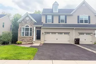 2288 Creekside Dr, Coplay Boro, PA 18037 - Photo 2