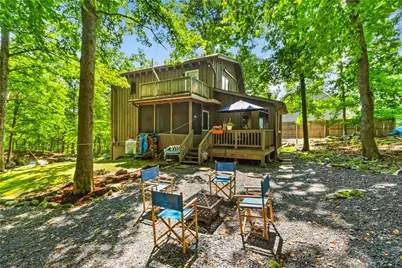 424 Saunders Drive, Bushkill, PA 18324 - Photo 2