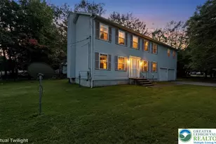 1226 Country Pl Dr, Coolbaugh Twp, PA 18466 - Photo 2
