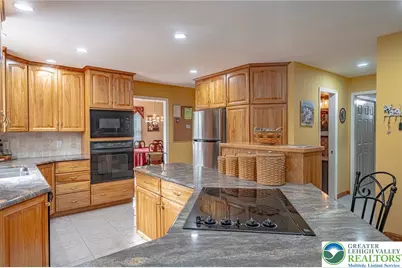 1125 Jaime Circle, Lower Macungie Township, PA 18106 - Photo 14