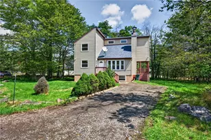 1894 Pinecrest Ct, Coolbaugh Twp, PA 18466 - Photo 2