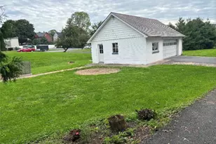 221 S New St, Nazareth Boro, PA 18064 - Photo 2