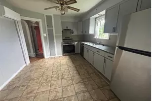 221 S New St, Nazareth Boro, PA 18064 - Photo 4