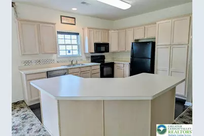 72 S Glenmoor Circle, Palmer Twp, PA 18045 - Photo 6