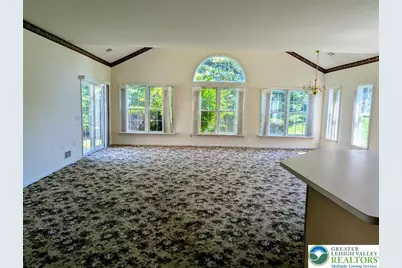 72 S Glenmoor Circle, Palmer Twp, PA 18045 - Photo 4