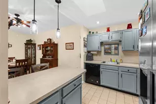 5747 Whitemarsh Dr, Lower Macungie Township, PA 18062 - Photo 6