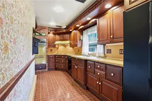 115 N New St, Nazareth Boro, PA 18064 - Photo 18