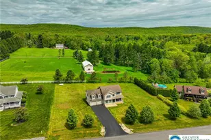 42 Louis Cir, Butler Twp, PA 18222 - Photo 4