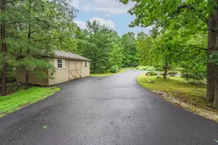 33 Bear Ln, Penn Forrest, PA 18229 - Photo 10
