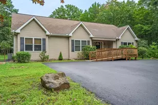 33 Bear Ln, Penn Forrest, PA 18229 - Photo 4