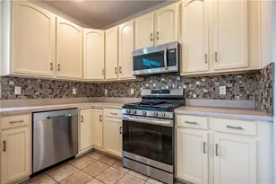 1035 Jervin Dr, South Whitehall Township, PA 18104 - Photo 18