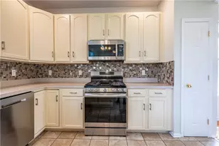 1035 Jervin Dr, South Whitehall Township, PA 18104 - Photo 16