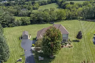 210 Eagle View Dr, Bushkill Twp, PA 18064 - Photo 6