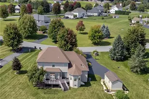 210 Eagle View Dr, Bushkill Twp, PA 18064 - Photo 4