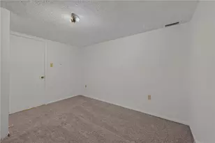 1570 Astolat Rd, Effort, PA 18330 - Photo 10