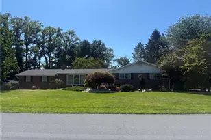 2826 Hillcrest Dr E, Coplay Boro, PA 18037 - Photo 2