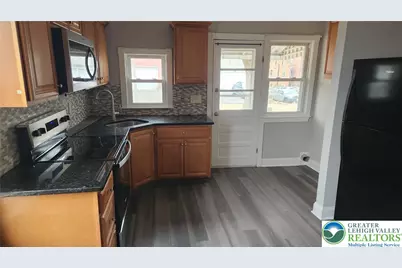 26 E Walnut Street, Nazareth, PA 18064 - Photo 4
