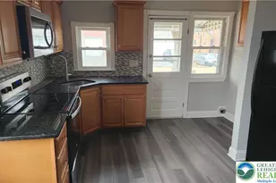 26 E Walnut St, Nazareth, PA 18064 - Photo 4