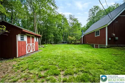161 Linden Loop, Pocono Summit, PA 18346 - Photo 2