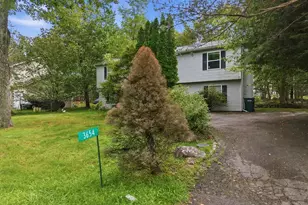 3654 Sugar Berry Ln, Coolbaugh Twp, PA 18466 - Photo 2