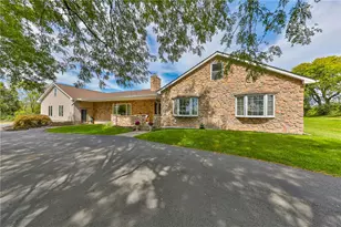 295 Crown View Ave, Stockertown Boro, PA 18083 - Photo 4