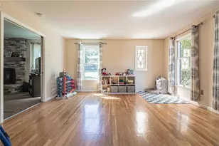 8357 Winchester Ln, Lower Macungie Township, PA 18011 - Photo 6