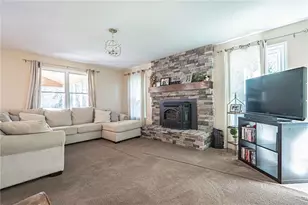 8357 Winchester Ln, Lower Macungie Township, PA 18011 - Photo 10