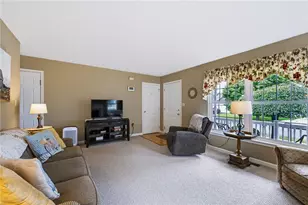 2603 Fieldview Dr, Lower Macungie Township, PA 18062 - Photo 4