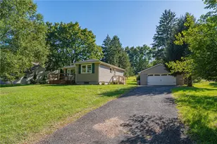 1884 Reading Dr, Lower Saucon Township, PA 18015 - Photo 2