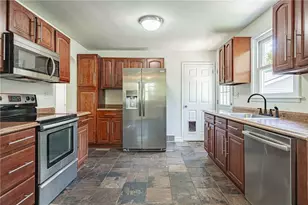 1884 Reading Dr, Lower Saucon Township, PA 18015 - Photo 6
