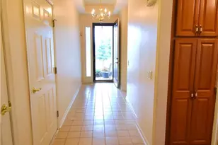 40 Glenmoor Cir N, Palmer Twp, PA 18045 - Photo 4