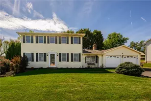 606 Buckingham Dr, Northampton Boro, PA 18067 - Photo 2