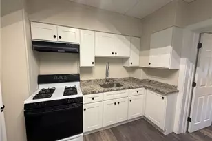 722 N Clewell St, Fountain Hill Boro, PA 18015 - Photo 4