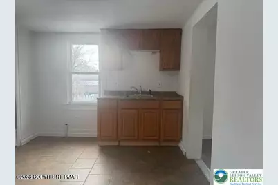 16 E Main, Pen Argyl, PA 18072 - Photo 6